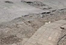 सातारा रस्त्यावरील दुग्गड चौकातील खड्ड्यांवरून मनसे आक्रमक; आठ दिवसांत दुरुस्तीची मागणी