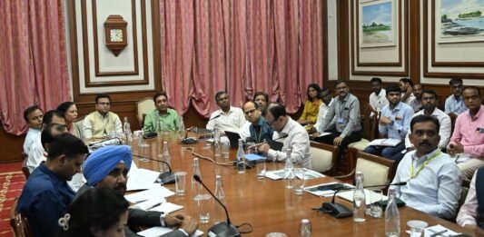 दुष्काळ, पाऊस, पीक नुकसान, पिण्याचे पाणी, जनावरांच्या चाऱ्याबाबत राज्य शासनाकडून केंद्रीय पथकाकडे सविस्तर सादरीकरण