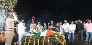 ज्येष्ठ अभिनेते नाना पाटेकर यांच्या पार्थिवावर आज डोणजे येथे शासकीय इतमामात अंत्यसंस्कार