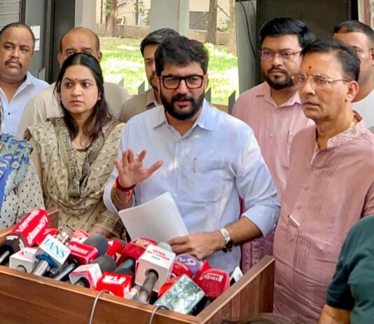 विद्यार्थ्यांच्या मागण्यांवर सरकार सकारात्मक; मग आंदोलन सुरू का? मुरलीधर मोहोळ यांचा रोहित पवारांना सवाल