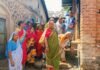 मुळशी तालुक्यातील मांदेडे दत्तवाडी परिसरातील कोरड्या नळाचे पूजन करून महिलांचे अनोखे आंदोलन; हंडा मोर्चाचा इशारा