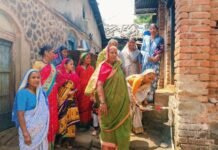 मुळशी तालुक्यातील मांदेडे दत्तवाडी परिसरातील कोरड्या नळाचे पूजन करून महिलांचे अनोखे आंदोलन; हंडा मोर्चाचा इशारा
