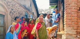 मुळशी तालुक्यातील मांदेडे दत्तवाडी परिसरातील कोरड्या नळाचे पूजन करून महिलांचे अनोखे आंदोलन; हंडा मोर्चाचा इशारा