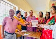 नवरात्रोत्सवात कीर्तिशक्ती फाउंडेशनतर्फे अनोखे सरस्वती पूजन!बालेवाडीतील पीएमसी शाळा क्र. १५२ (ब) च्या वाचनालयासाठी पुस्तकांची भेट
