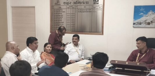 बाणेर सर्व्हिस रस्त्याचे काम लवकरच पूर्ण होणार; नगरसेविका मयुरी कोकाटे यांच्या पुढाकाराने महापालिका प्रशासनाची संयुक्त बैठक