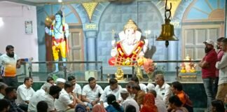 कोथरूडमधील एसआरए प्रकल्पातील नागरिकांच्या समस्या सोडविण्यासाठी रवींद्र धंगेकर यांची बैठक उपमुख्यमंत्री एकनाथ शिंदे यांची भेट घेऊन न्याय मिळवून देण्याचे आश्वासन