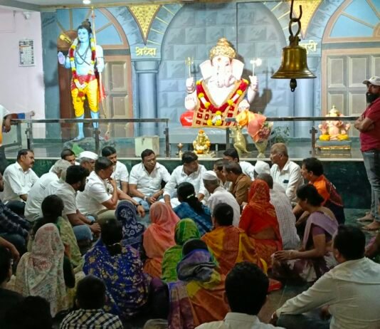 कोथरूडमधील एसआरए प्रकल्पातील नागरिकांच्या समस्या सोडविण्यासाठी रवींद्र धंगेकर यांची बैठक उपमुख्यमंत्री एकनाथ शिंदे यांची भेट घेऊन न्याय मिळवून देण्याचे आश्वासन