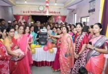 लोकोपयोगी साहित्य वाटपातून क्रिएटिव्ह फाउंडेशनचा नवरात्रोत्सव साजरा