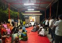 कोथरूडच्या हनुमान नगरमध्ये एसआरए प्रकल्पाला नागरिकांचा विरोध; ‘आम्हाला कोणत्याही प्रकल्पात परस्पर समाविष्ट करू नका’; १०० ते १५० महिलांची एकजूट, न्यायालयात जाण्याचा बैठकीदरम्यान ठराव