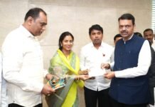 दुष्काळग्रस्त शेतकऱ्यांच्या मदतीसाठी ऐश्वर्या बाबर यांच्याकडून एक लाखांची देणगी