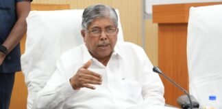 दुष्काळी परिस्थिती जाहीर केलेल्या तालुक्यातील विद्यार्थ्यांकडून परीक्षा शुल्क घेऊ नका- अन्यथा महाविद्यालयांवर कारवाई; उच्च व तंत्रशिक्षण मंत्री चंद्रकांतदादा पाटील यांचे विद्यापीठ प्रशासनाला निर्देश