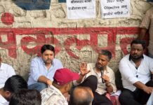 MPSC विद्यार्थ्यांच्या सत्याग्रहाला राजकीय नेत्यांचा पाठिंबा; विद्यार्थ्यांशी साधला संवाद