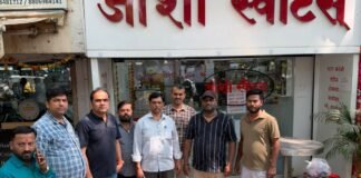 औंध येथील दुकानांमध्ये चोरी; व्यापारी असोसिएशनचे अध्यक्ष नाना वाळके यांची घटनास्थळी पाहणी