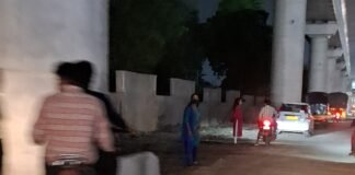 छत्रपती शिवाजी महाराज स्टेडियम मेट्रो स्टेशनखाली दारूचा अड्डा आणि वेश्याव्यवसाय सुरू असल्याचा आरोप